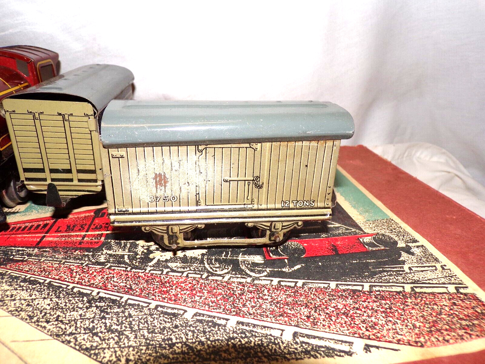 VINTAGE UK BRIMTOY TRAIN CLOCKWORK TRAIN SET WITH BOX