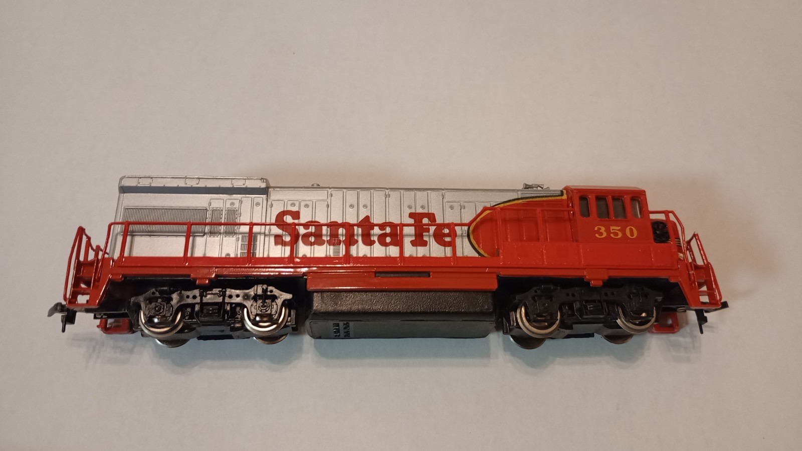 Bachmann Santa Fe Locomotive #350 – HO Diesel Locomotive – PLEASE READ