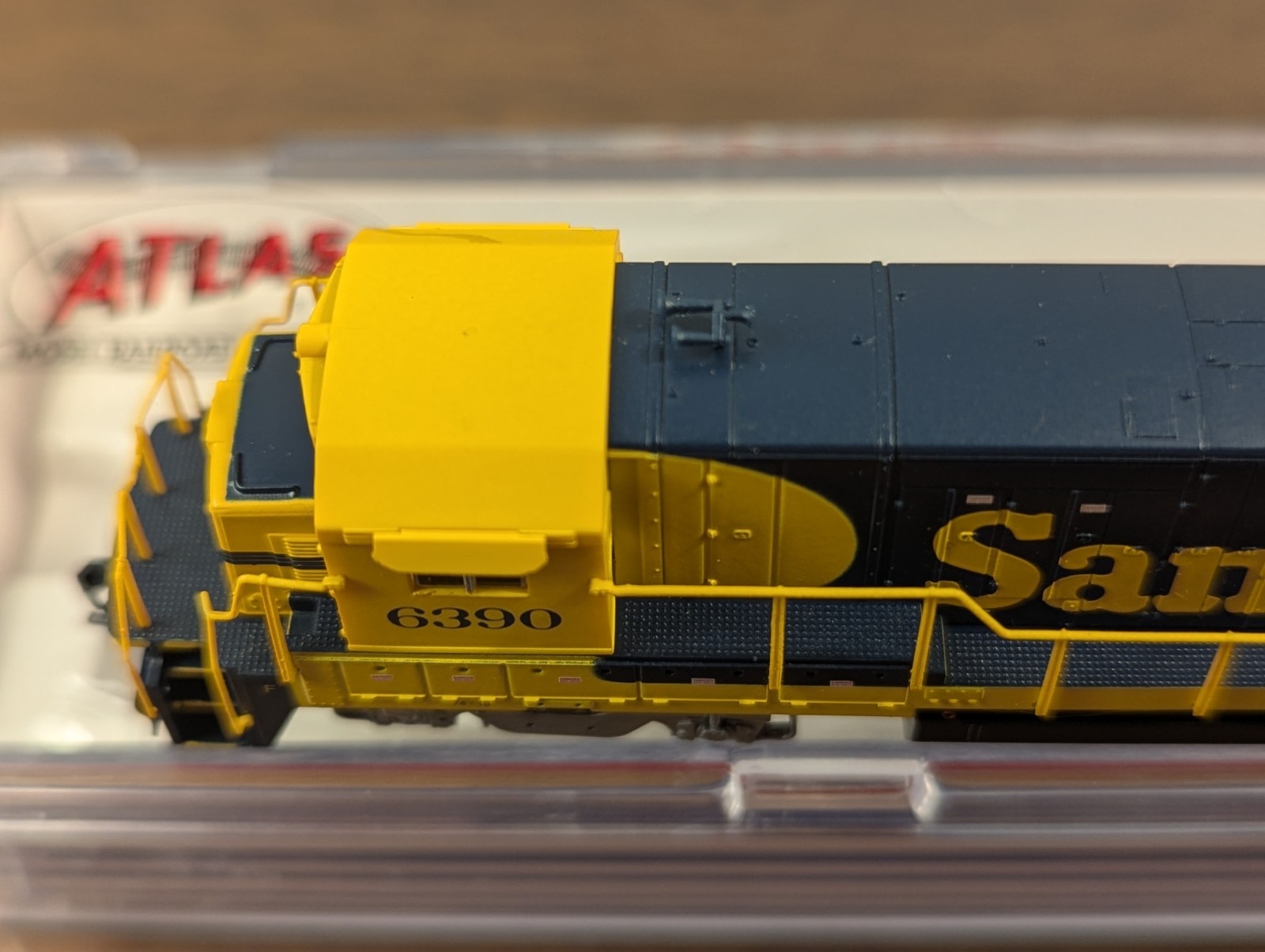 Atlas N Scale GE B23-7 Santa Fe #6390 DCC Ready