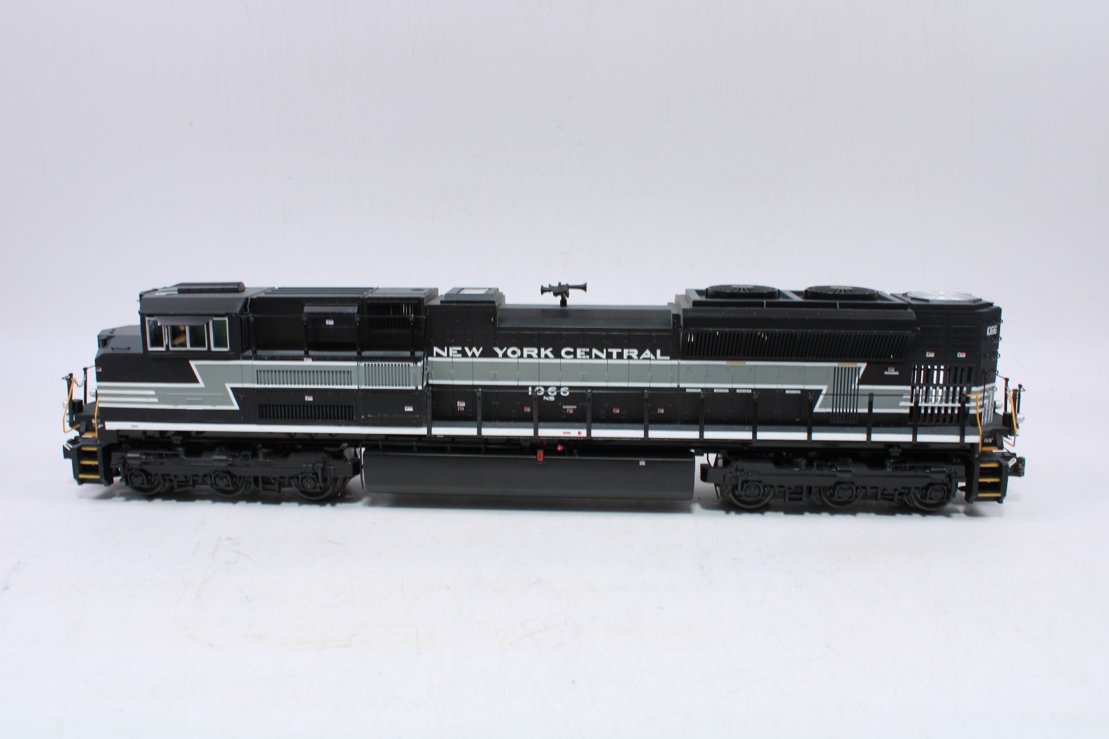 MTH 20-20274-3 O Gauge SD70ACe Diesel Engine New York Central #1066 Non-Powered
