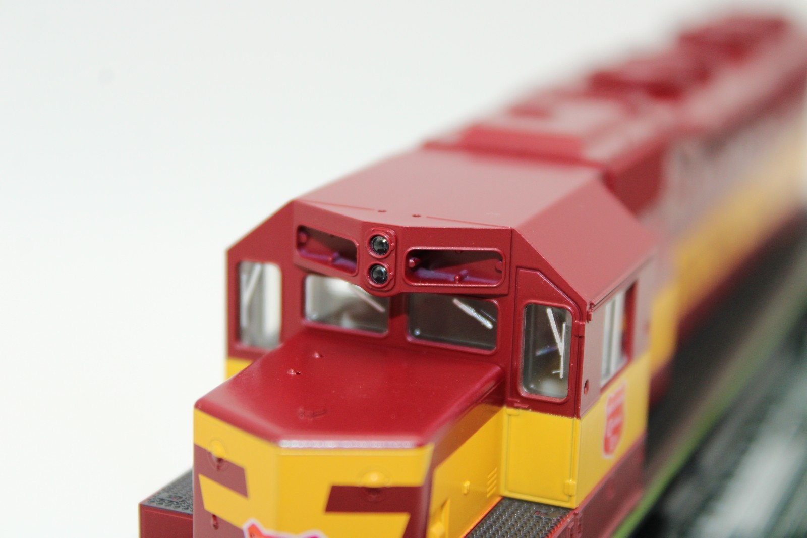 Kato HO WC Wisconsin Central SD40 Diesel Locomotive #6001 NOS 37-6329 DCC Ready