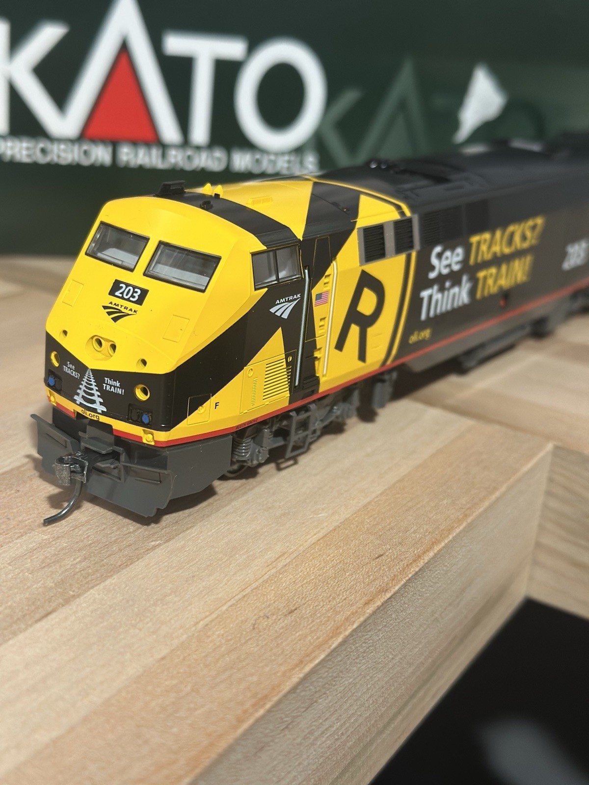 KATO HO GE P42 Amtrak Operation Lifesaver #203 DCC Sound added Lightly USED