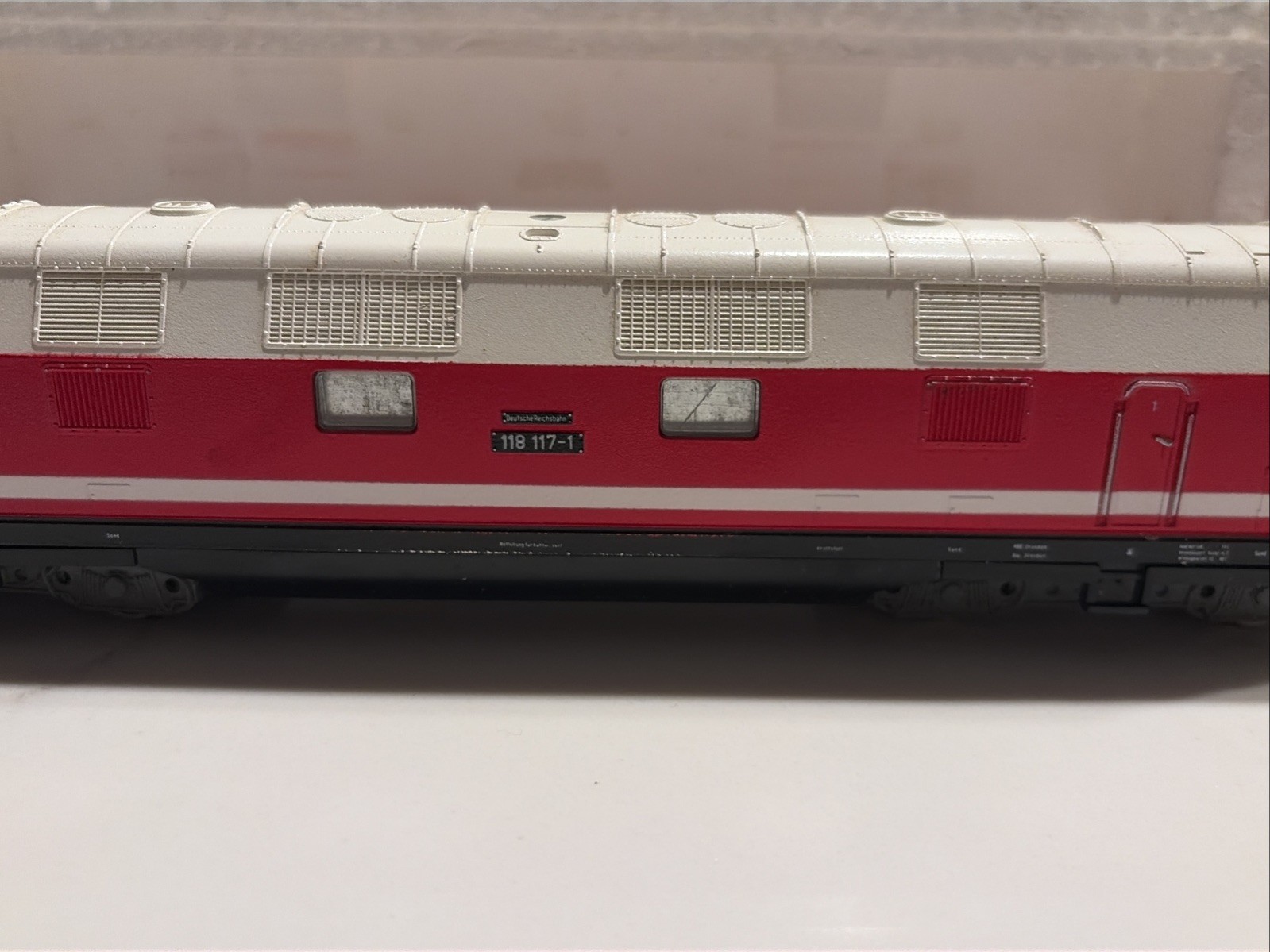 PIKO HO gauge BR 118 Diesel Locomotive in red & white livery
