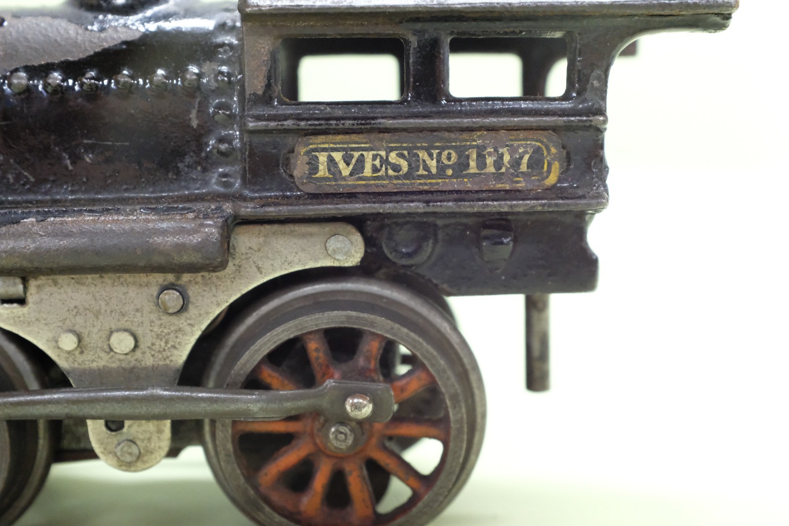 Ives Prewar 1117 Locomotive & No 11 Tender. Tested & Runs Smooth