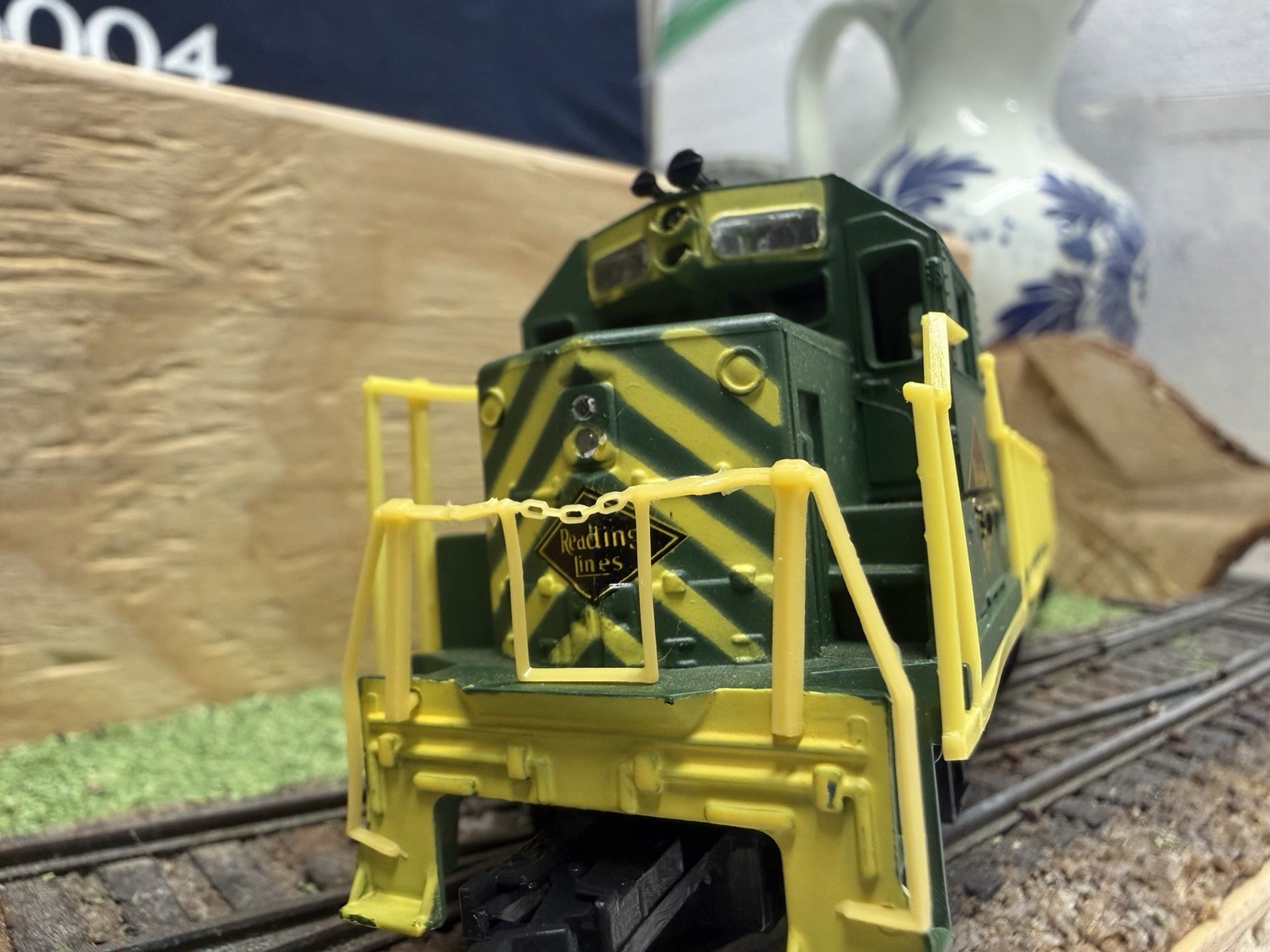HO SCALE READING LINES DIESEL LOCOMOTIVE 3412 ATLAS GP-38 RARE FIND