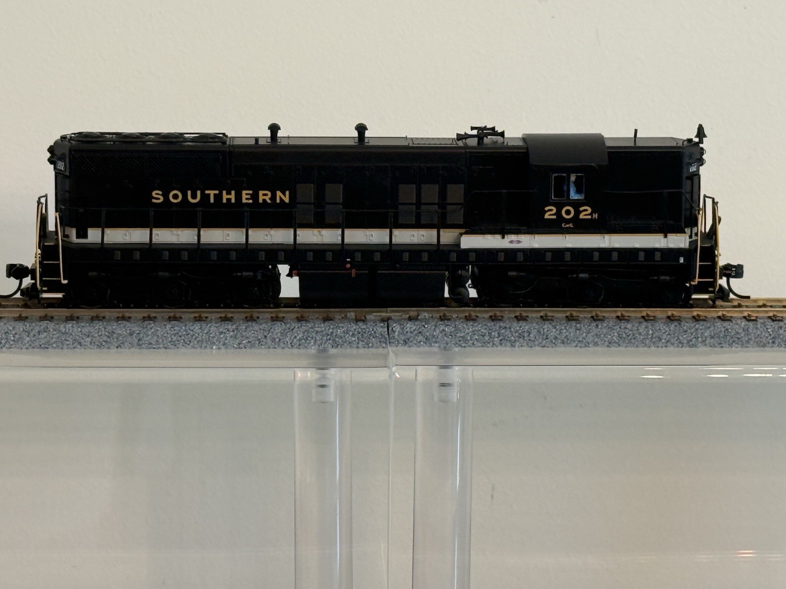 Walthers Proto 920-41613 EMD SD9 DCC/SOUND SOUTHERN #202 LN