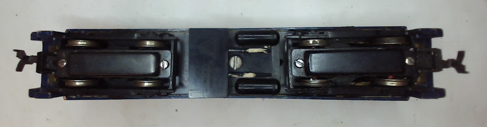 Hand-painted AHM HO RS-2 Diesel Locomotive, 2 Cabooses – Roco, Unbranded (DL076)