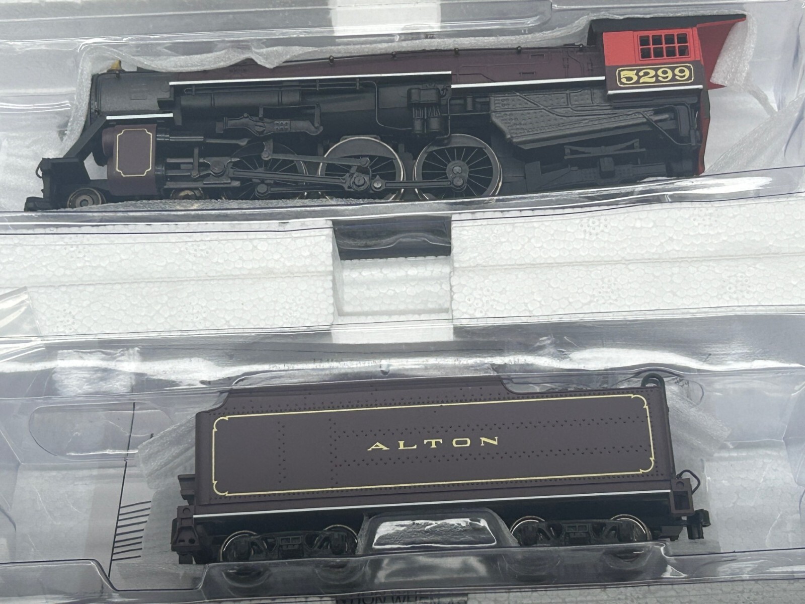 CHICAGO & ALTON LIMITED 4-6-2 STEAM LOCO DC/DCC Ready HO Scale ” GOLD ” NEW OOP
