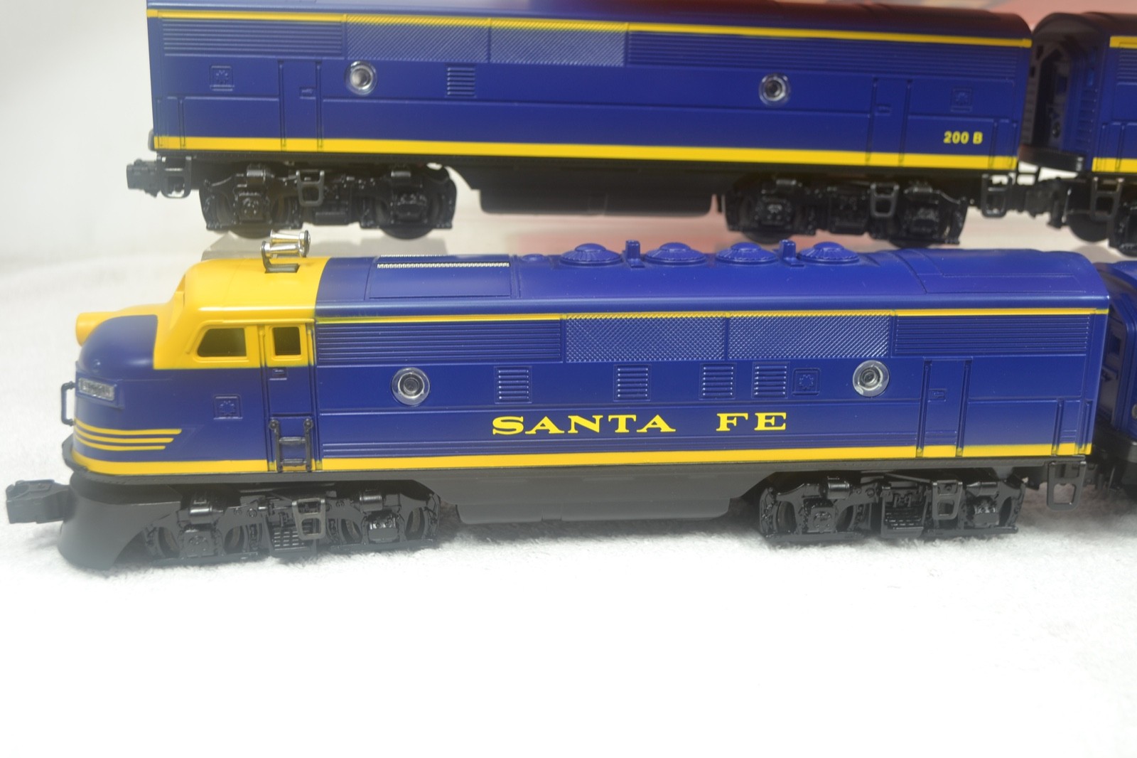 LIONEL 6-18117 & 18121 & 18122 SANTA FE, F-3, BLUE AND YELLOW, A-B-B-A, LN-BOXED