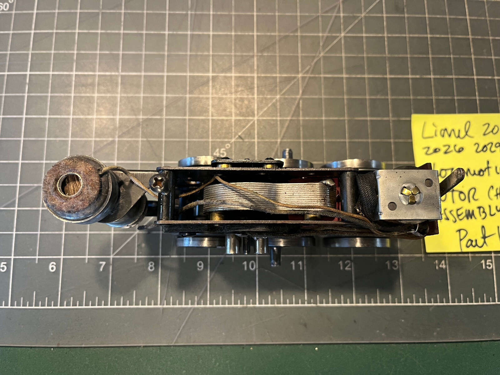 Lionel Train Locomotive 2026 SIX WHEEL MOTOR ASSEMBLY SMOKE UNIT RUNS PART LOT E