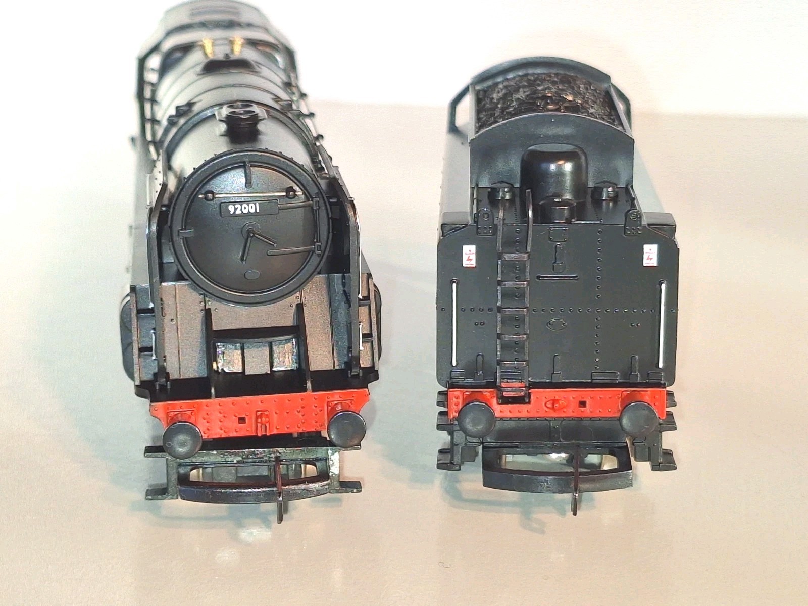 Hornby R2016 BR 9F Loco #92001. New Old Stock. Mint Cond. Boxed. 2 Rail DC. OO