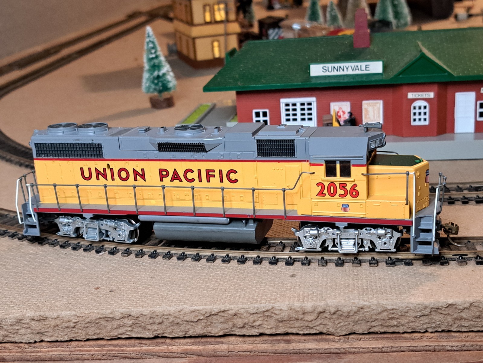 Athearn HO UP 2056 GP38-2 Powered Locomotive Excellent w/ Original Box