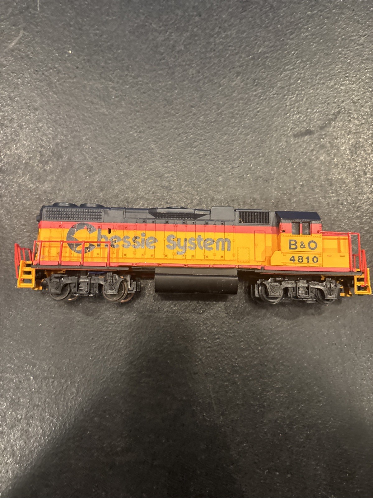 HO Scale Chessie System B&O EMD GP-38 powered locomotive #4810 Life-like