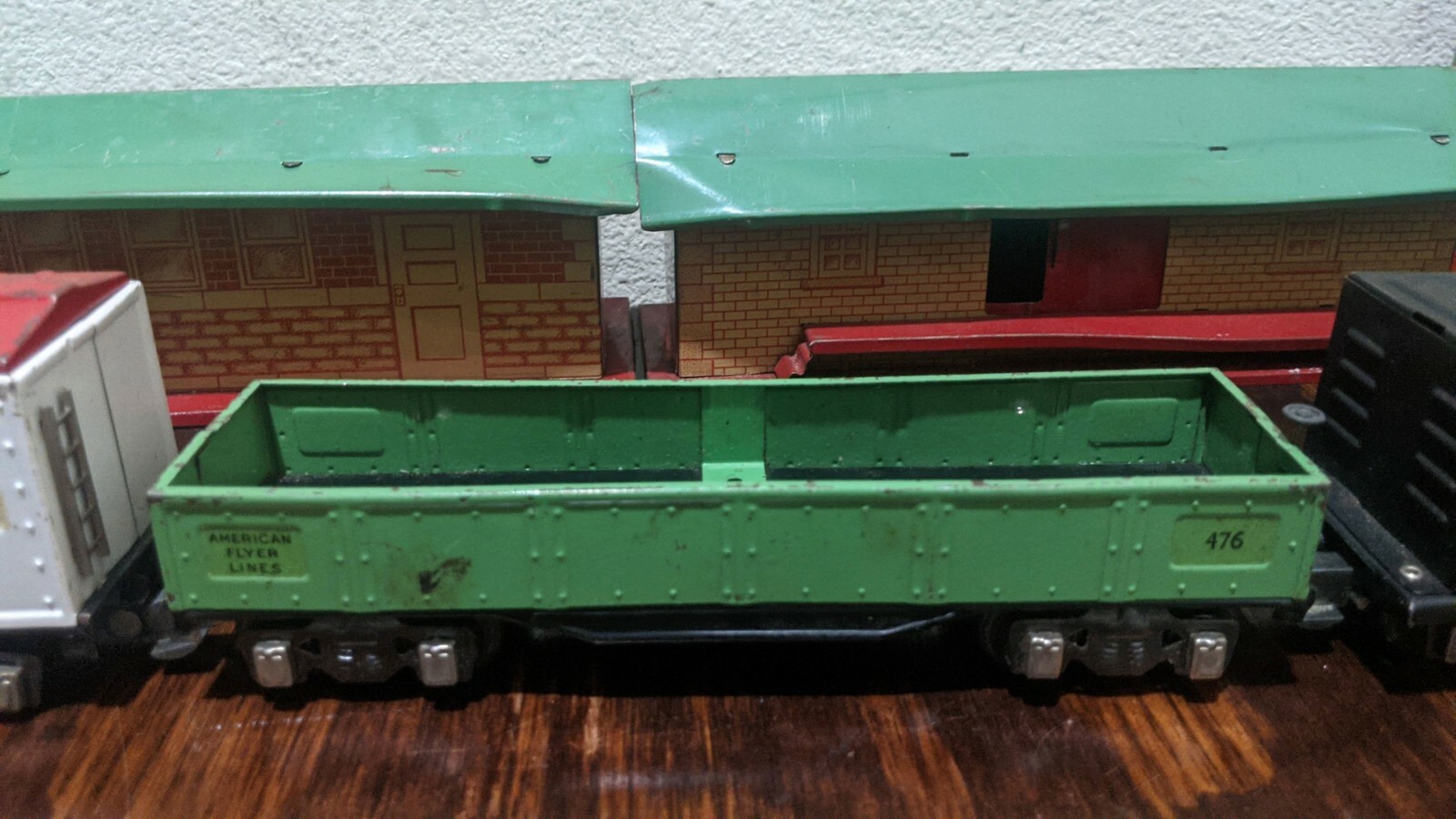Vintage American Flyer Steam Engine w/ buildings, others