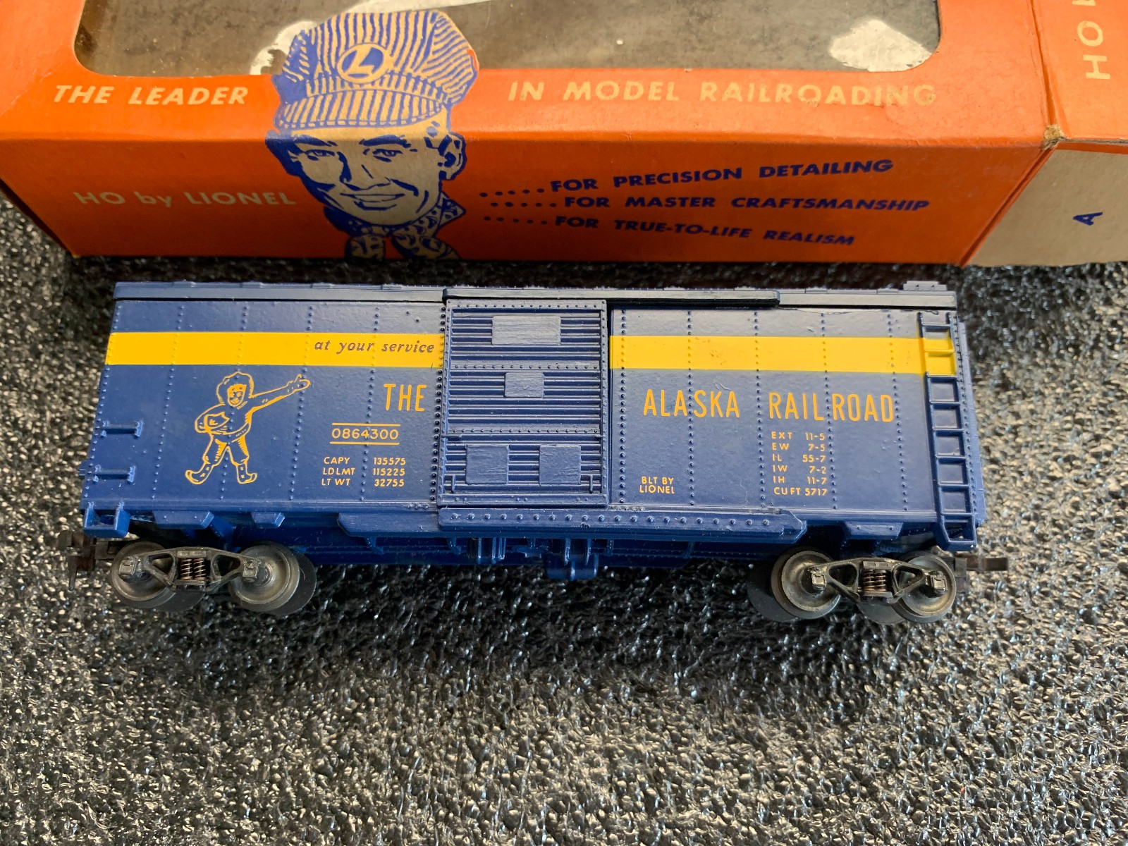 BOXED LIONEL HO 0864-300 ALASKA RR BOX CAR COMPLETE & ORIGINAL FREE SHIPPING