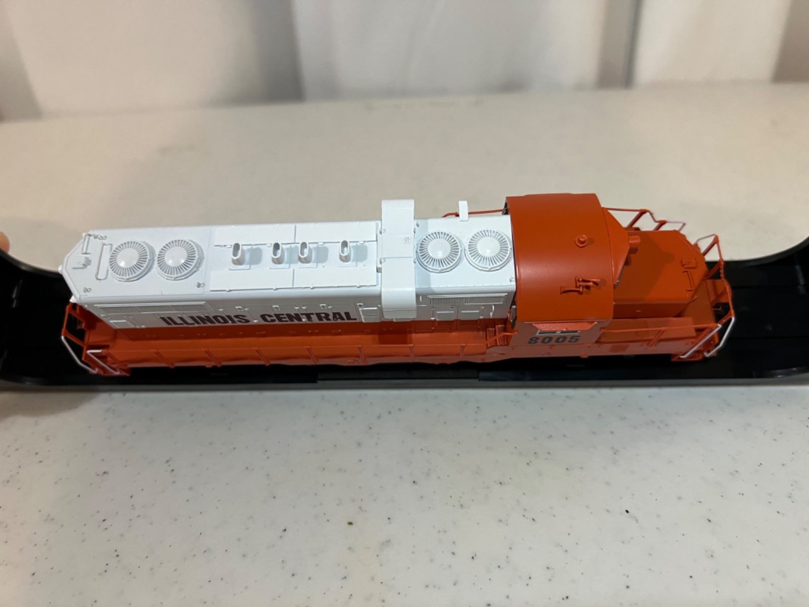 NIB HO Intermountain Illinois Central GP10 with LokSound