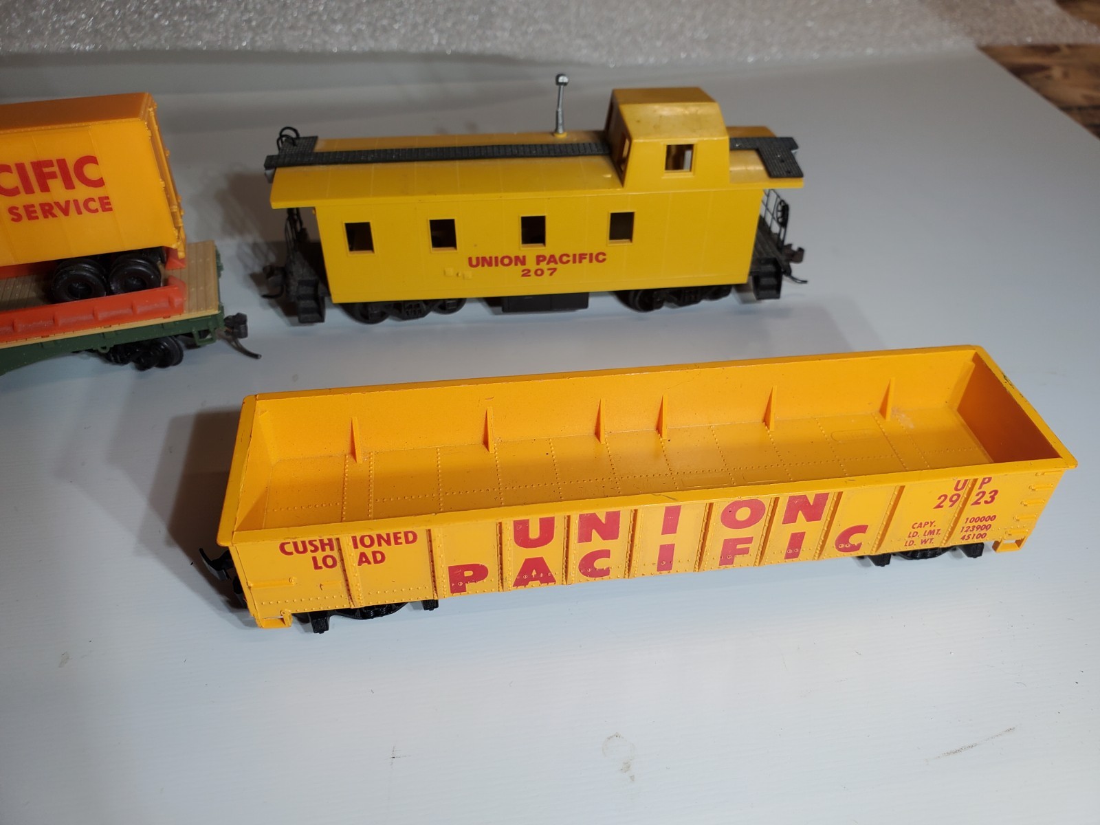 ho Lot Of 3 Union Pacific Freight Cars – Various Makers & Condition