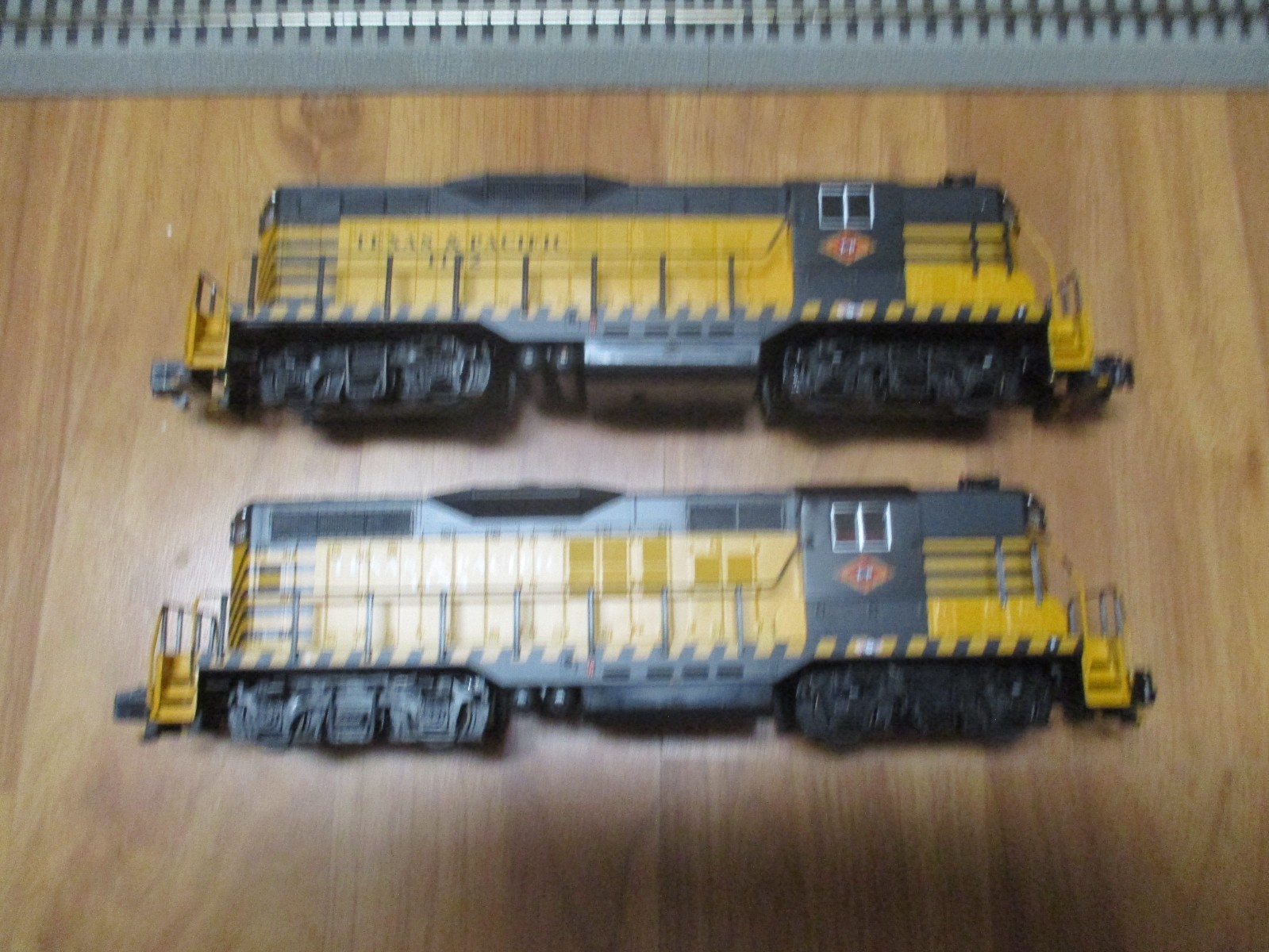 Amer Models Orange/Blk T&P GP-9 Diesel set (3/2/26 2) Hirail AC