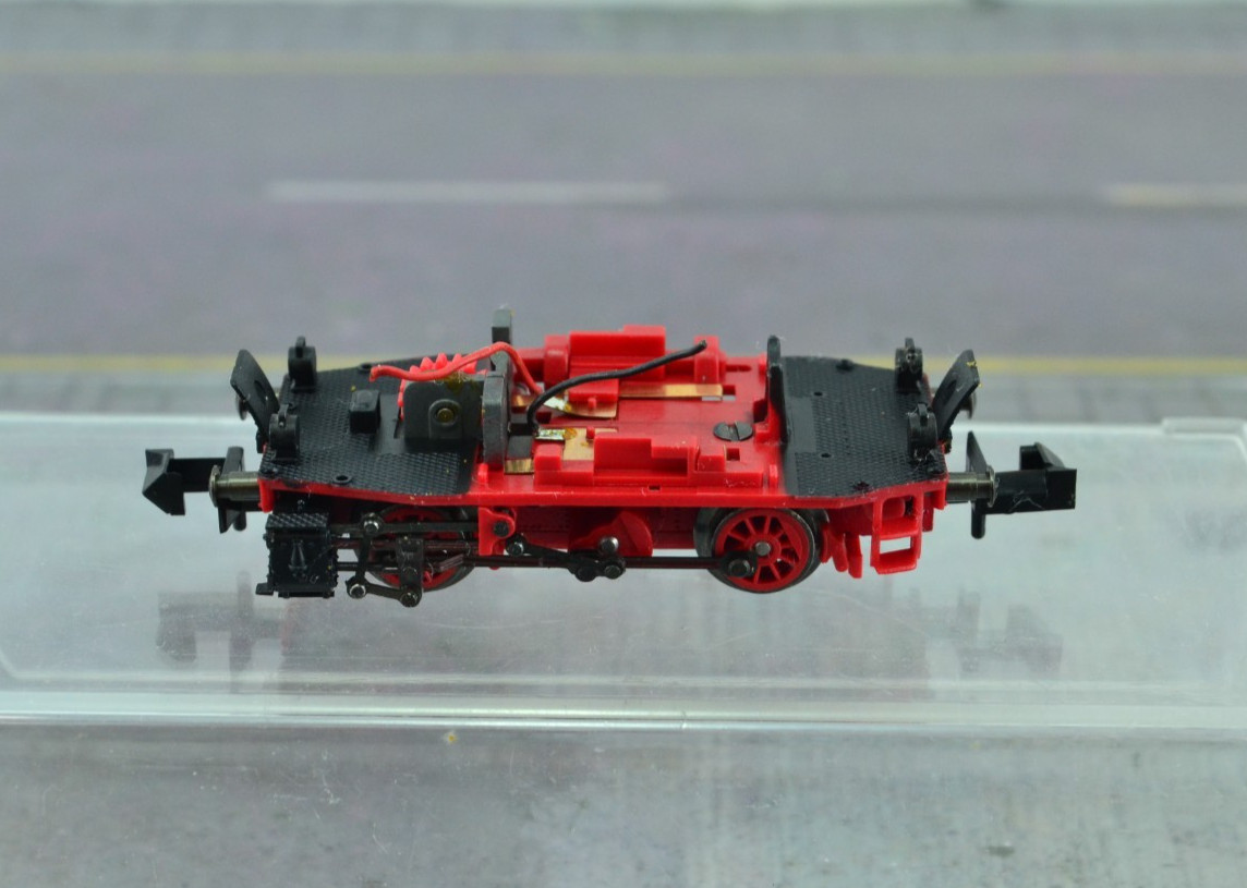 Minitrix BR98 Steam Loco Glass Box Chassis N Scale (N6291)
