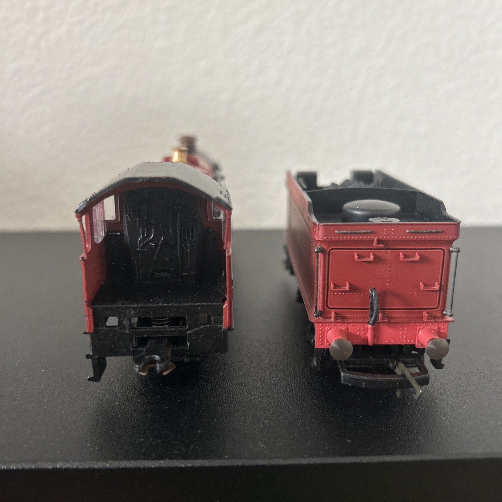 HORNBY- OO GAUGE 4-6-0 ‘HOGWARTS EXPRESS’ 5972 IN BR MAROON (UNBOXED)
