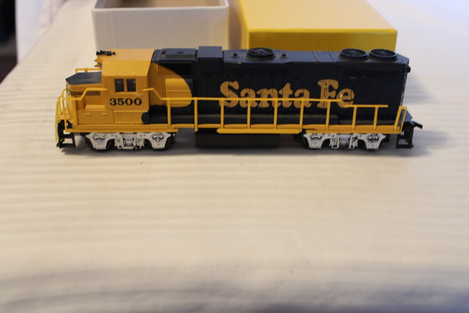 HO Scale Life-Like, GP-35 Diesel Locomotive, Santa Fe Blue Yellow, #3500