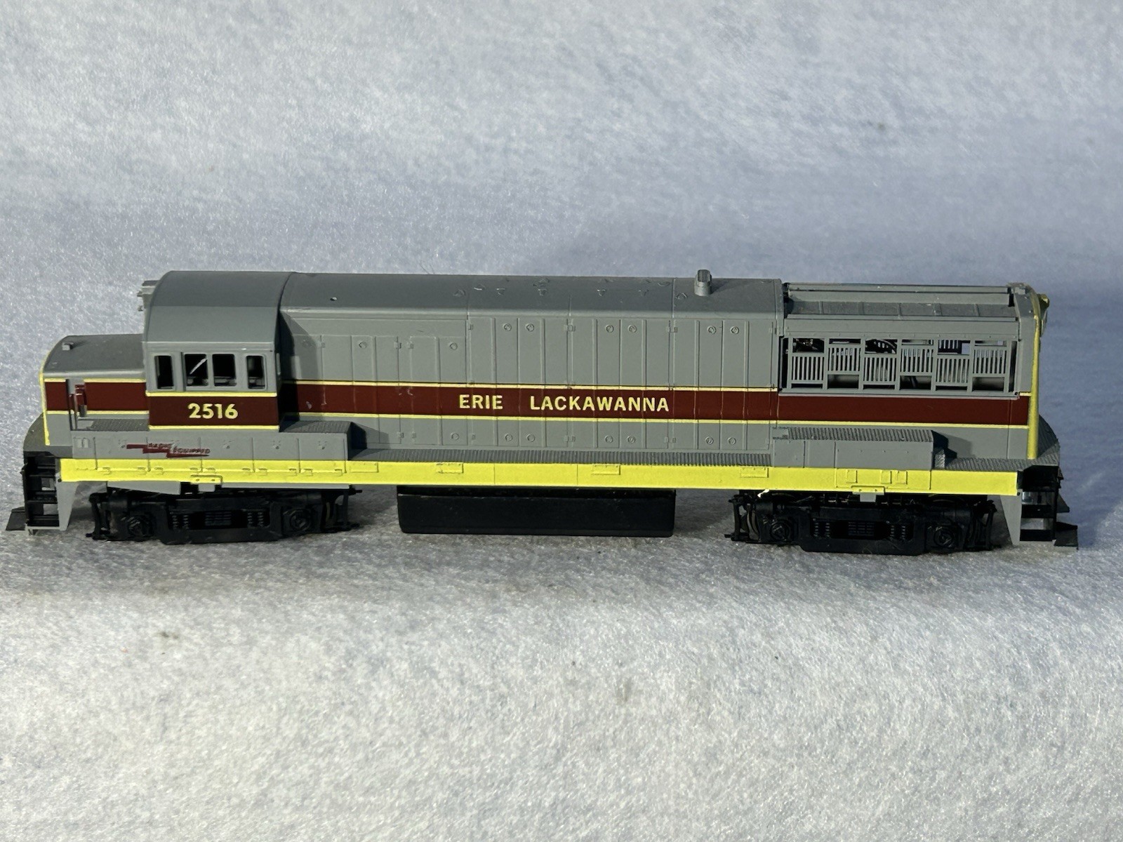 Beautiful Stewart /KATO GE EL Railroad U-25B Diesel Engine HO