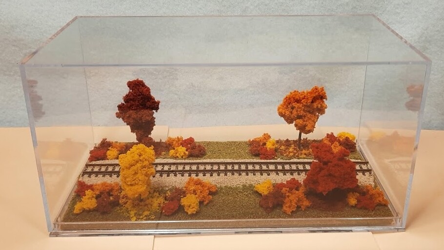 N SCALE -SINGLE TRACK 8″ -DISPLAY CASE-“FALL FOLIAGE SCENE” FOR ANY N TRAIN
