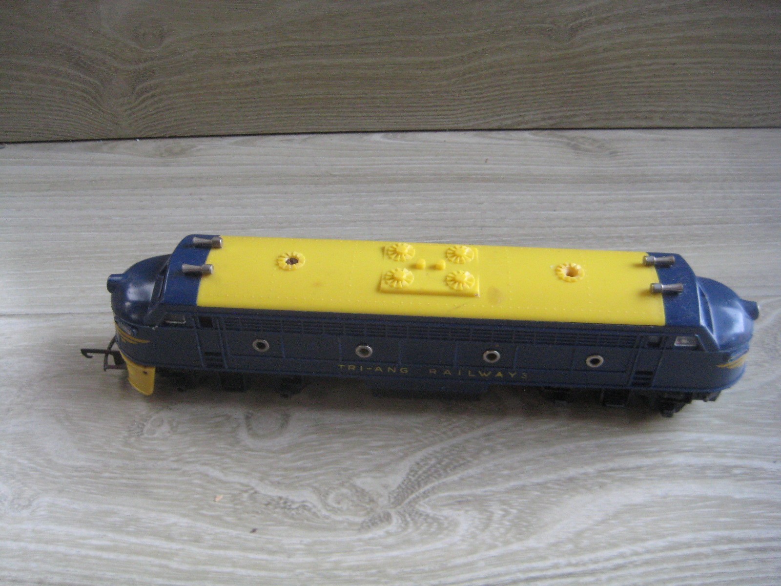 Triang OO Gauge R159A Australian Powered Double Ended Diesel ‘Tri-ang Railways’
