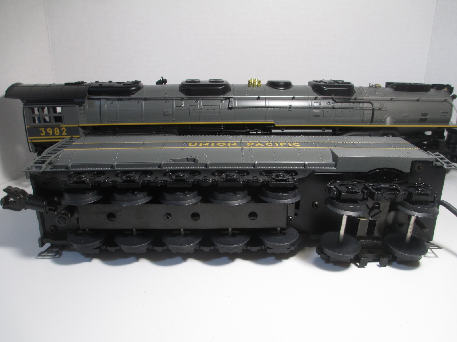 MTH Union Pacific No.3982 4-6-6-4 Die-Cast Challenger Loco & Tender P/S READ