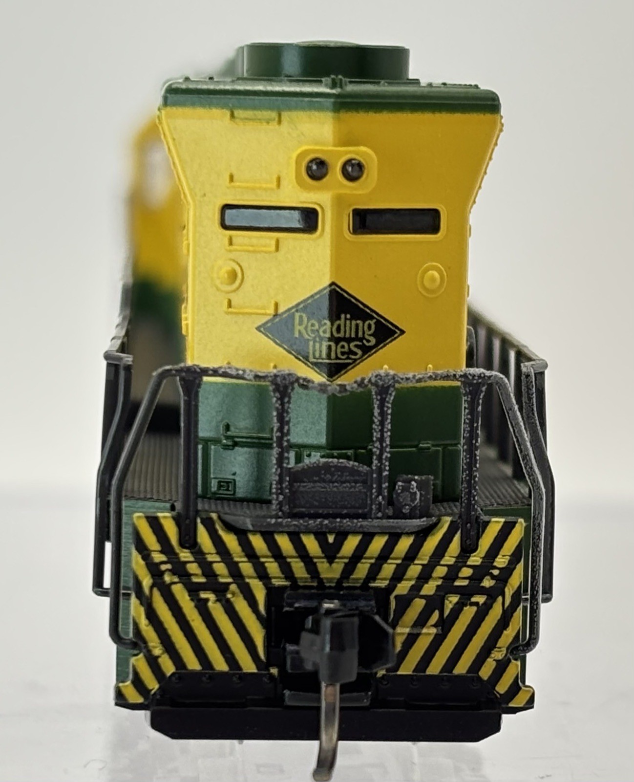 N Scale KATO 176-3114 Reading “Bee Line” EMD SD45 Diesel Locomotive RDG #7601
