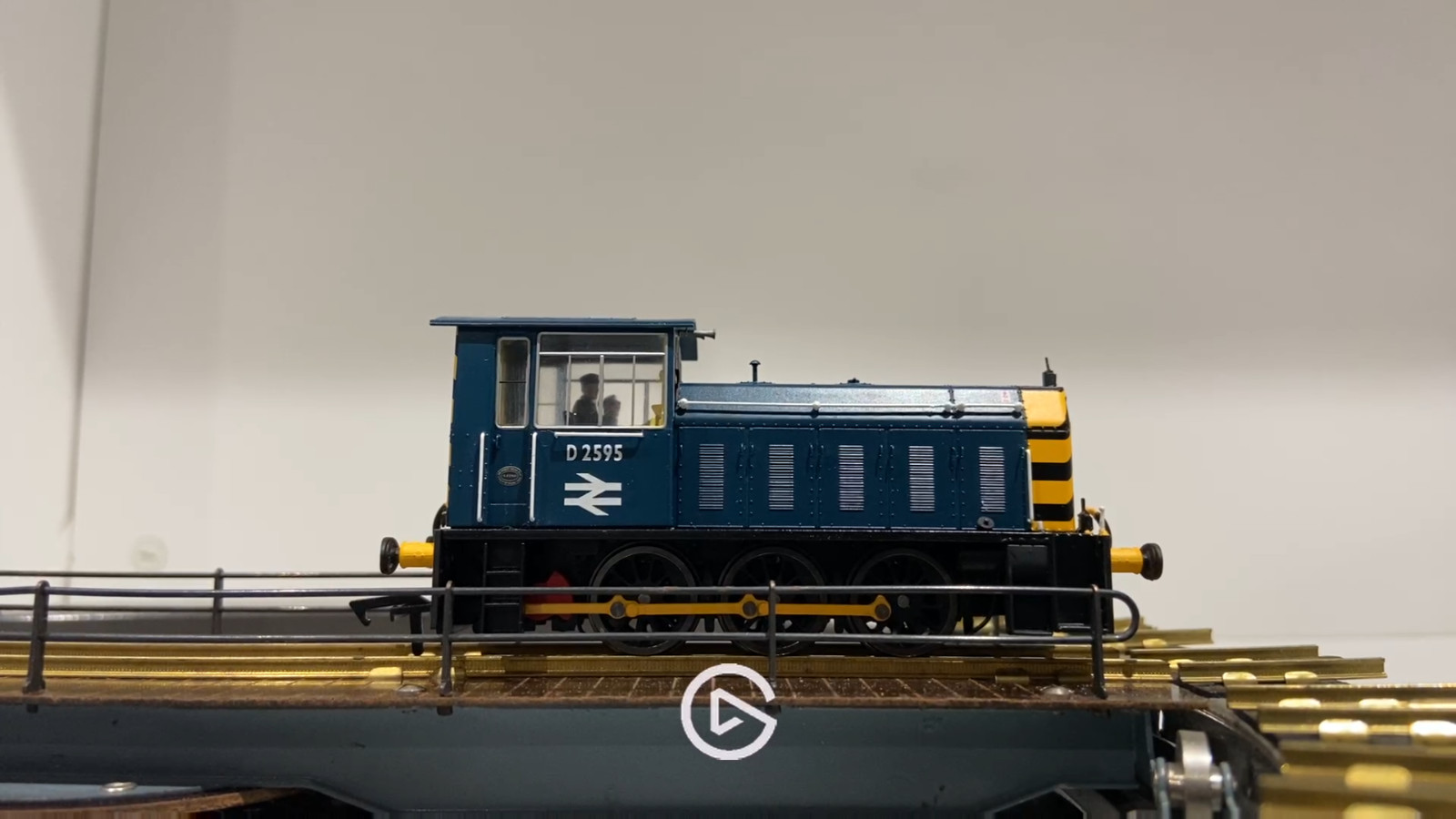 Heljan 2522 Class 05 Hunslet Shunter D2595 BR Blue Wasp Stripes As Preserved DCC