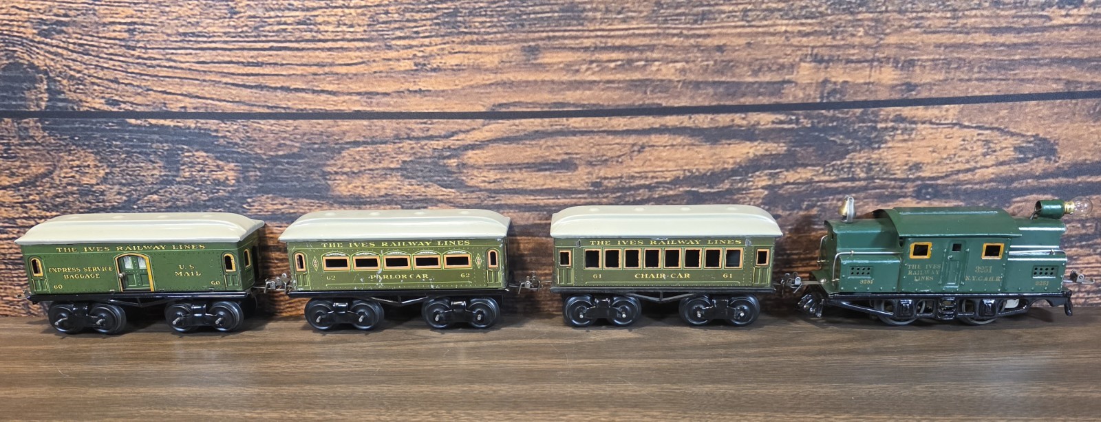 Vintage Ives 3251 Locomotive Train Set w/ No 60 Mail 61 Chair 62 Parlor Cars