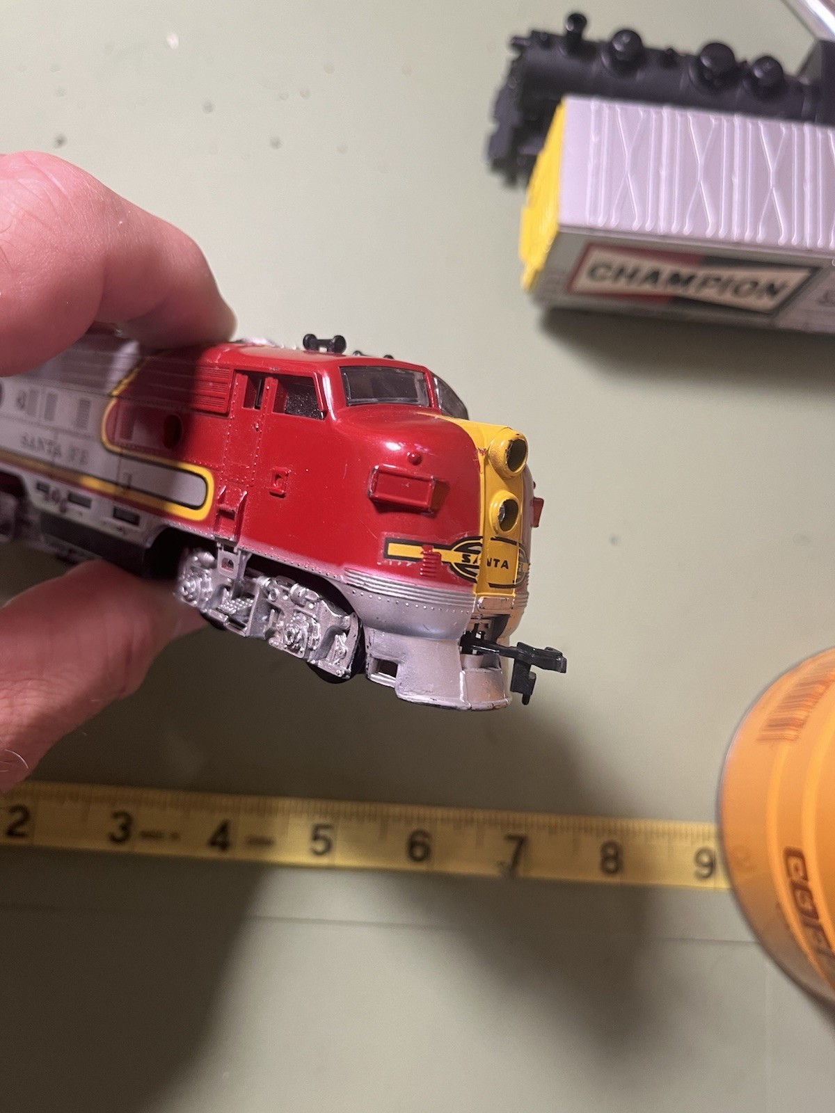 LIFE LIKE HO SCALE SANTA FE F7A POWERED DIESEL LOCOMOTIVE Red Silver