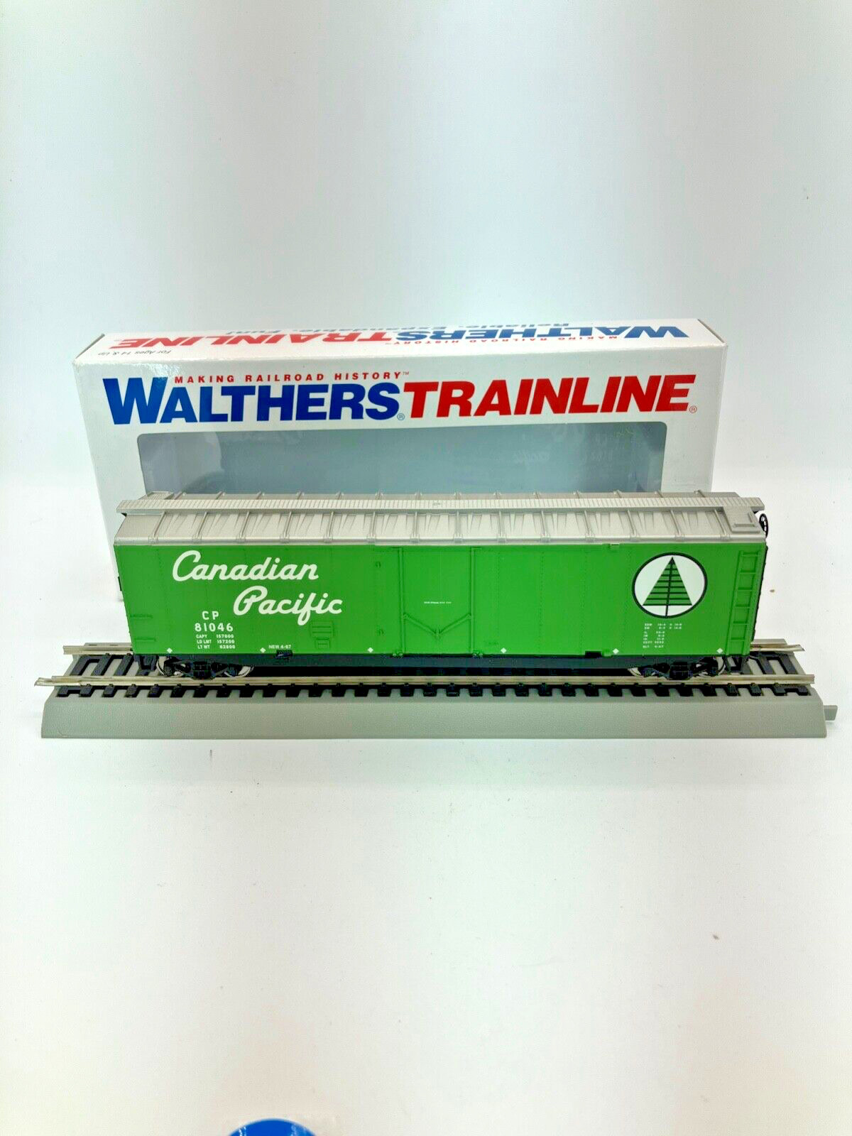 NIB-Walthers HO Canadian Pacific 50′ Plug Door Boxcar 931-1673