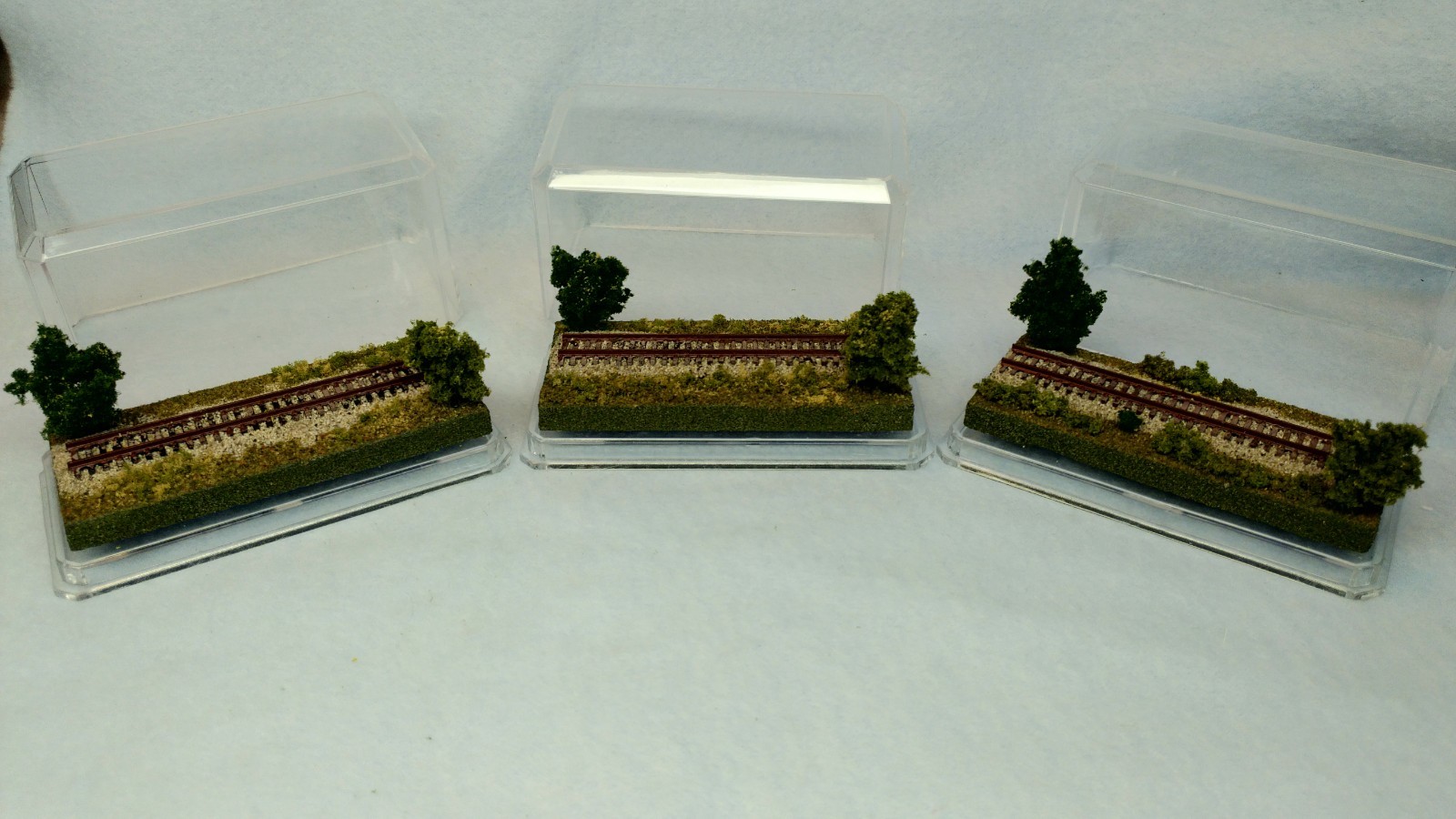 Z SCALE MINI DISPLAY CASES – 3/ PACK – GREAT FOR ALL Z LOCOS OR CARS