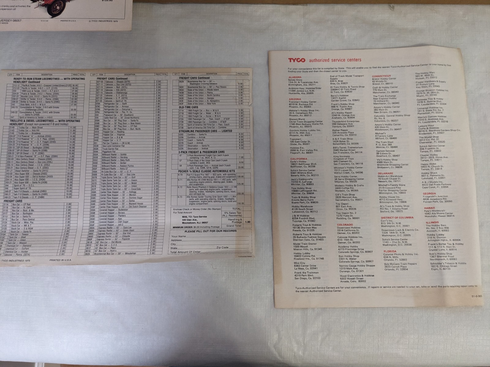 Vintage 1975 Tyco HO Scale Santa Fe Electric Train Set w brochure & price list