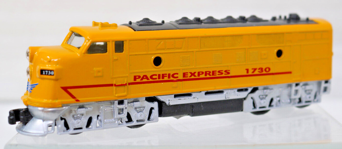 Passenger E-8 Diesel Pacific Express Power Pull Back Yellow &Red 1:36 Scale
