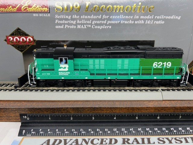 BURLINGTON NORTHERN PATCH SD9 HIGH HOOD LOCO- DCC – HO Scale “QUANTUM SOUND” NEW