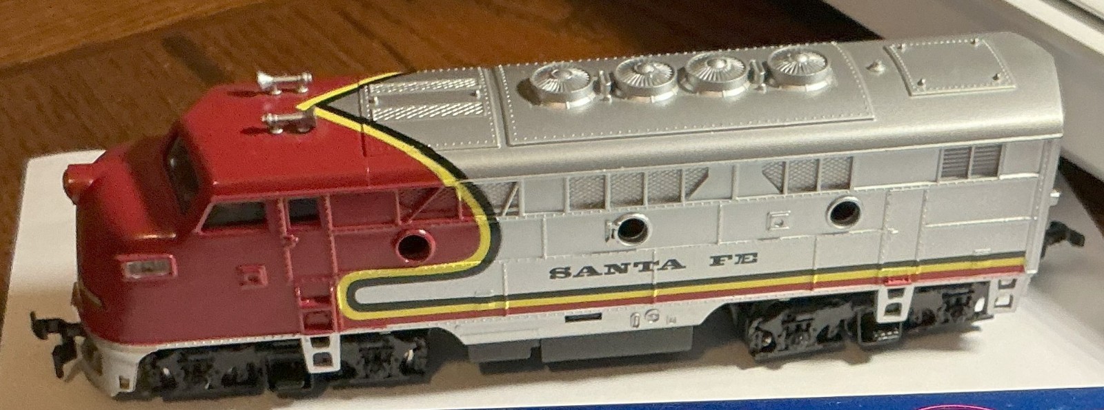 HO Model Power Santa Fe F-3 Diesel Locomotive, UNUSED Light works, Tries to run