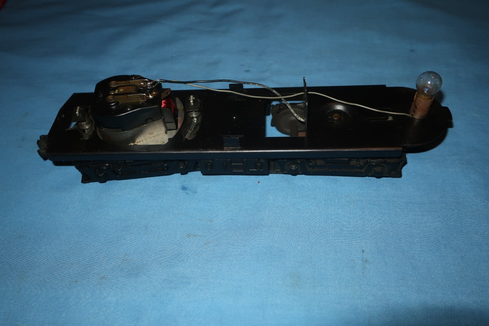 Lionel #200 Series Alco Chassis/Frame w/Motor. Runs well