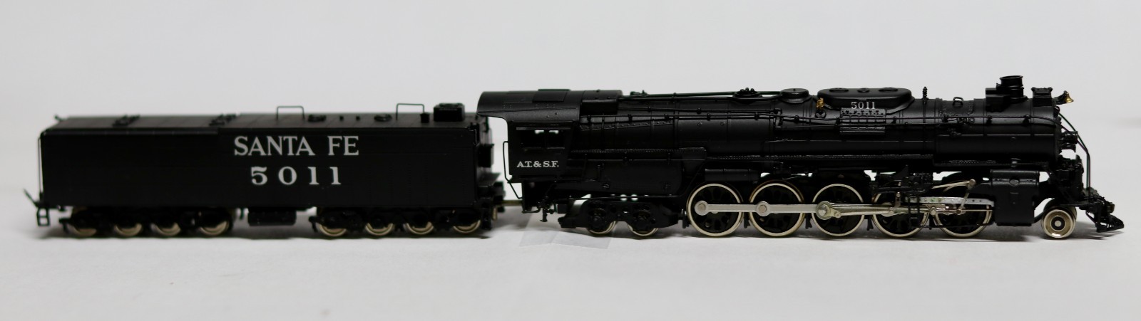 Hallmark Models N Scale Brass ATSF Santa Fe 5011 2-10-4 Factory Painted