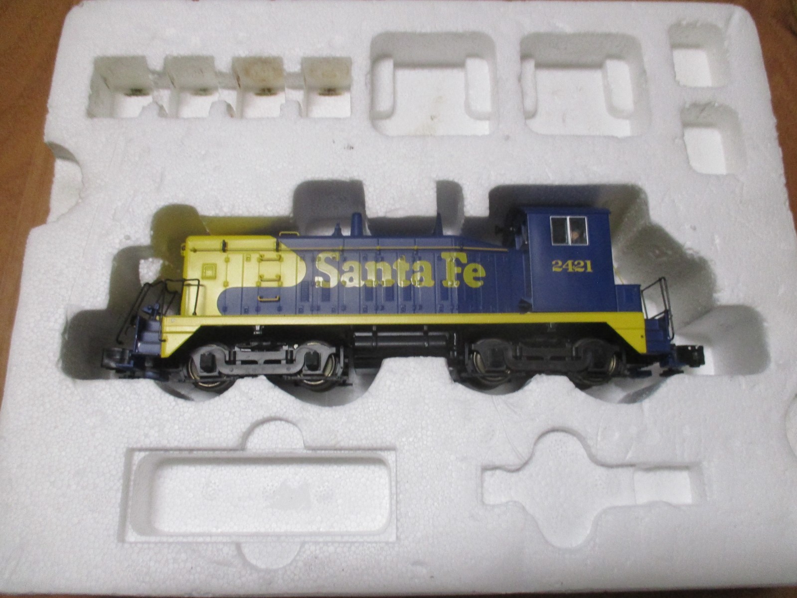 S Helper 00120 Santa Fe SW-9 Diesel (5/10/26 #1 LA Coll) Hirail DC