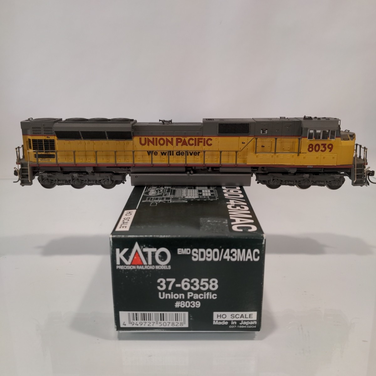 Kato HO 37-6358 SD90/43MAC Locomotive Union Pacific UP 8039 Light Weathering
