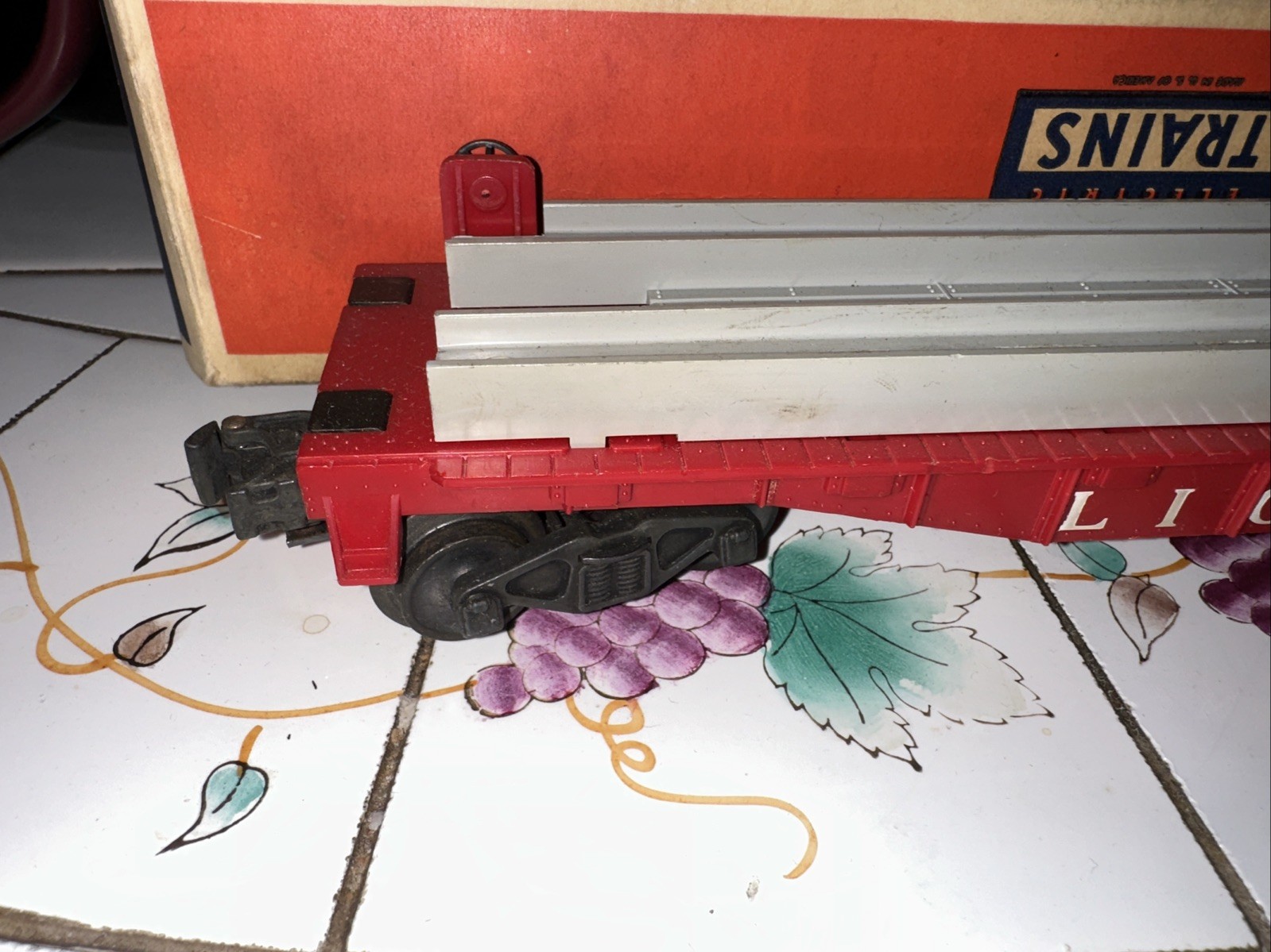 Lionel Postwar Set 1549 Switcher Set With 6262 Red Wheel Car