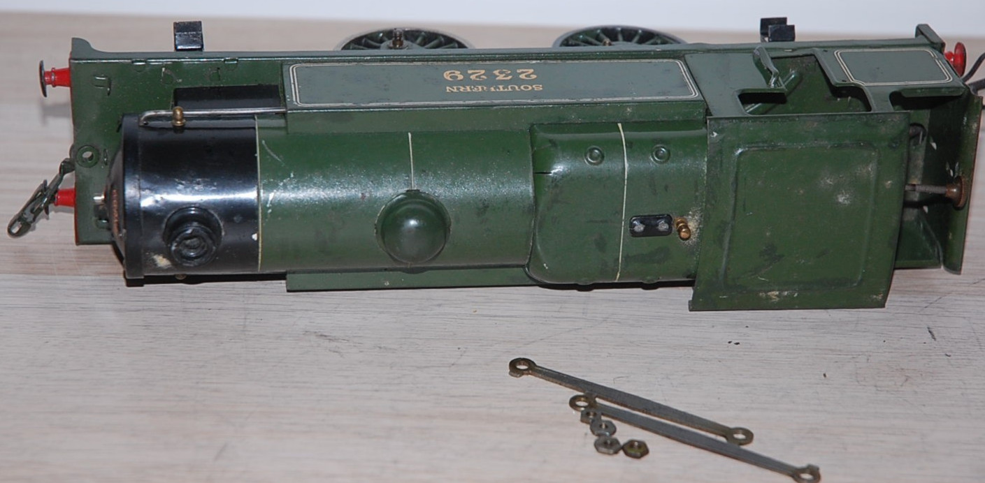 HORNBY O GAUGE CLOCKWORK No 2 SPECIAL TANK LOCOMOTIVE IN GREEN S R LIVERY