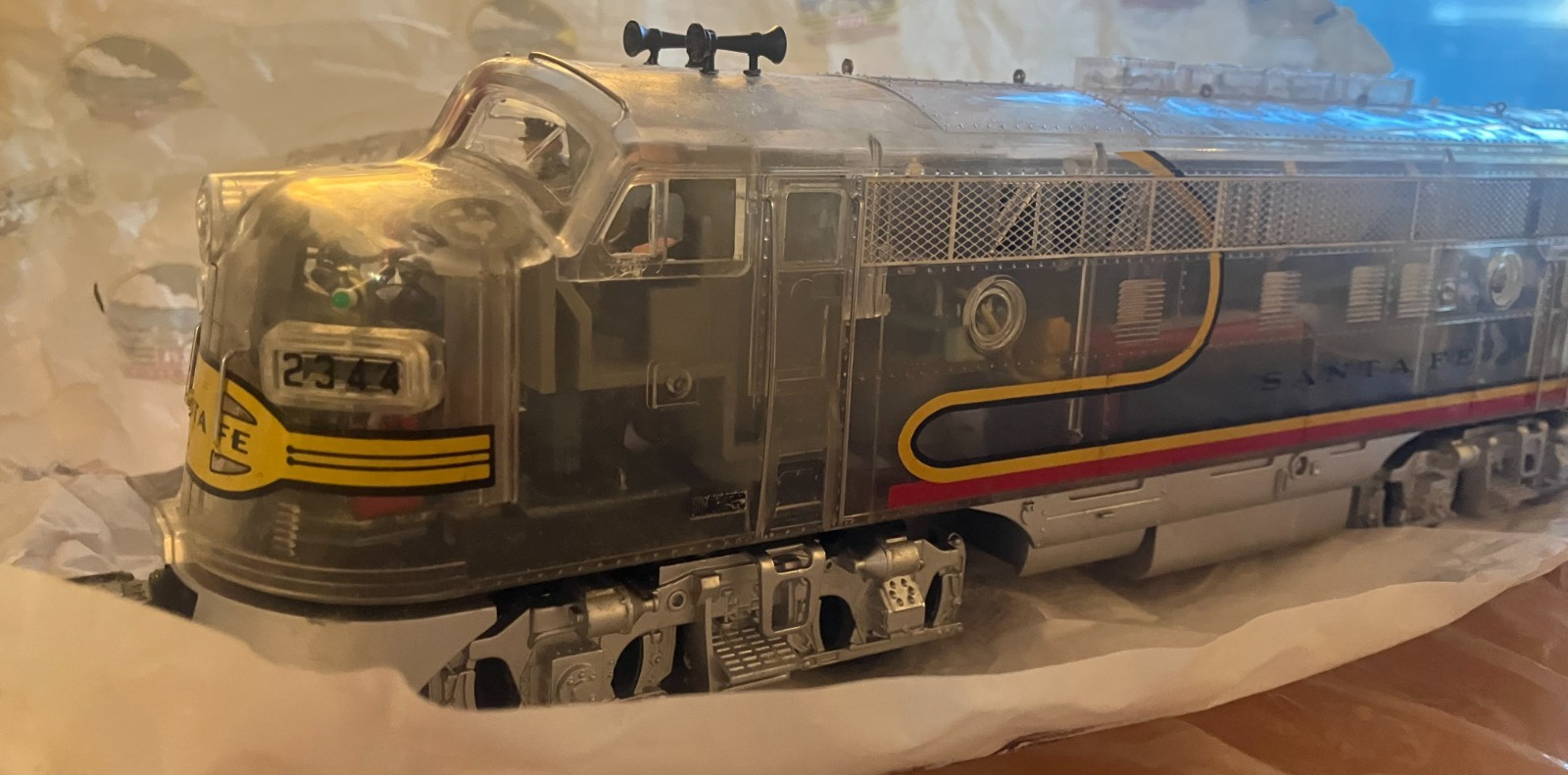 MTH DAP 20-80002A Santa Fe Clear Body F-3 Diesel ABA w/BCR, Paper & Red Ribbons