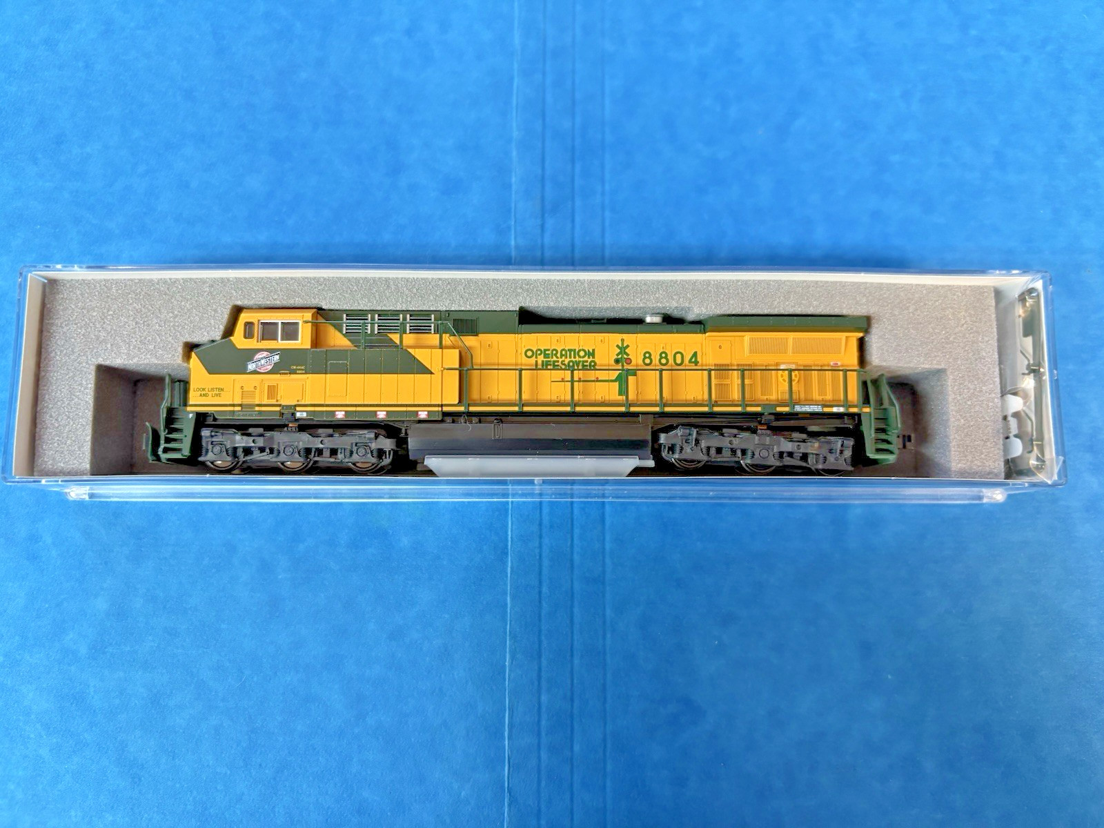 KATO 176-7035 N/ SCALE GE AC4400CW LOCO DCC READY CHICAGO & NORTHWESTERN #8804