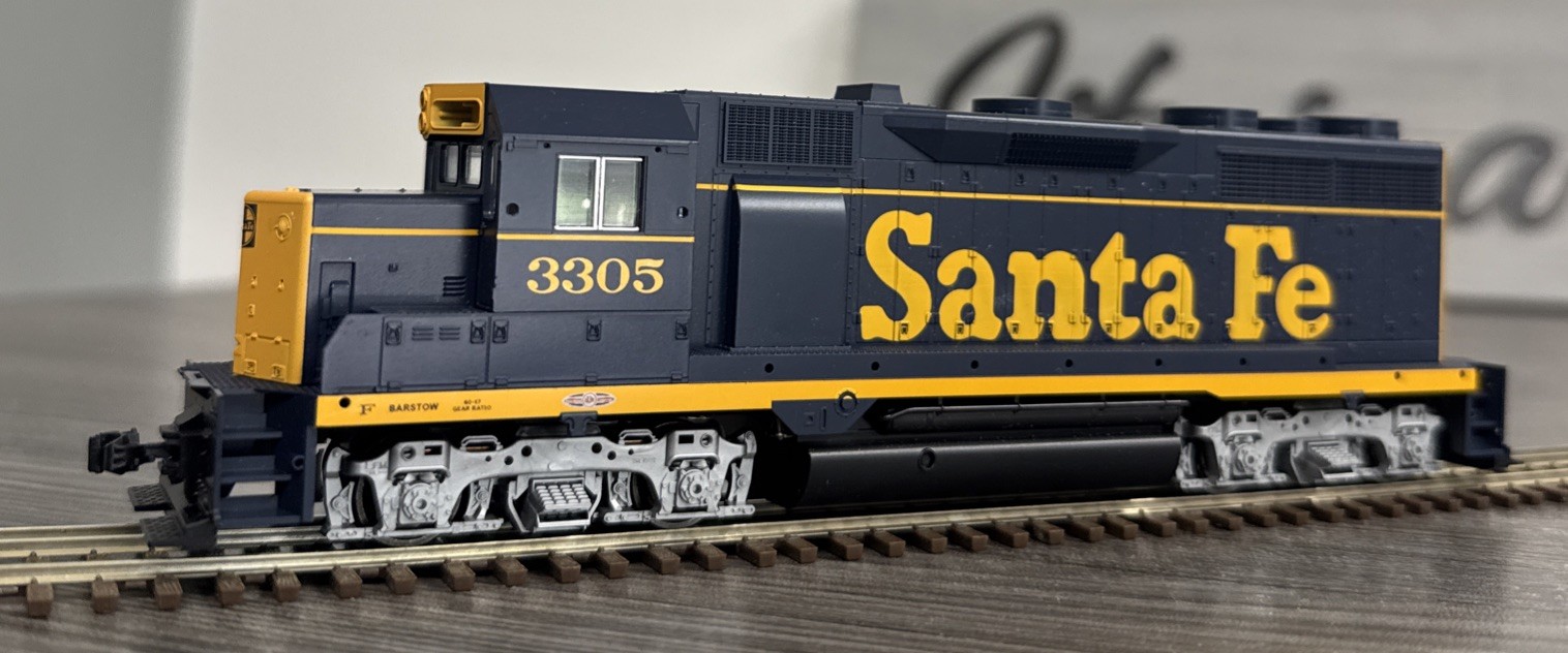 KATO HO #37-3022 AT&SF EMD GP35 Phase Ia w/DB #3305 Dress Blue DCC Ready & NIB!