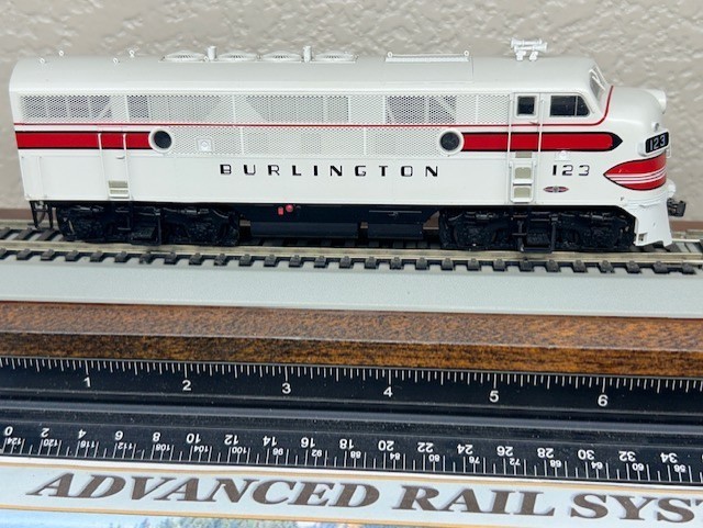 BURLINGTON – “CB&Q “- F3A unit EMD DIESEL LOCO – DC / DCC Ready HO Scale NEW
