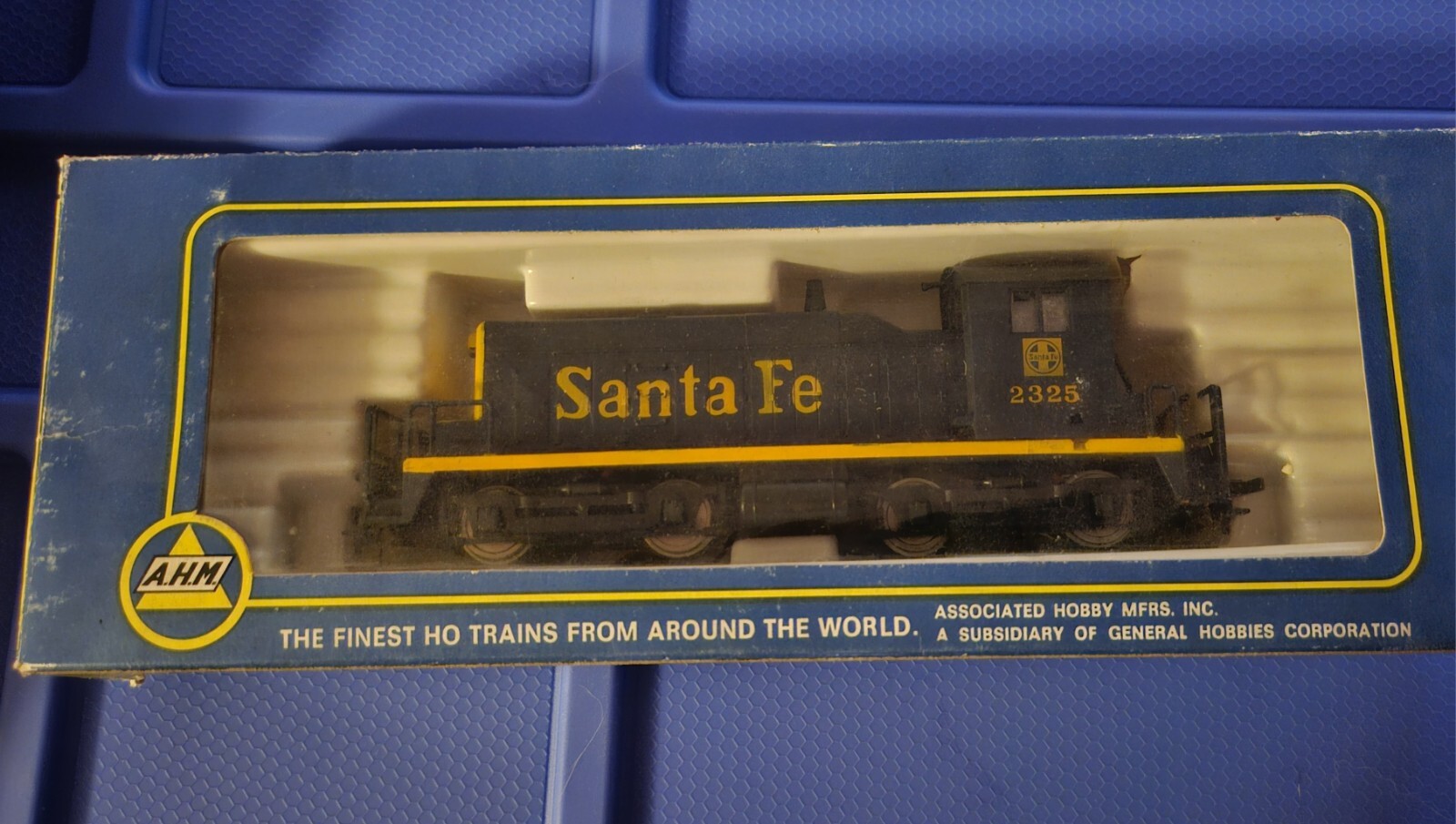 HO Scale AHM, EMD SW-1 Diesel Locomotive, Santa Fe, #2325 Blue In Box